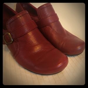 - Bare Traps Haydon Red Shoes